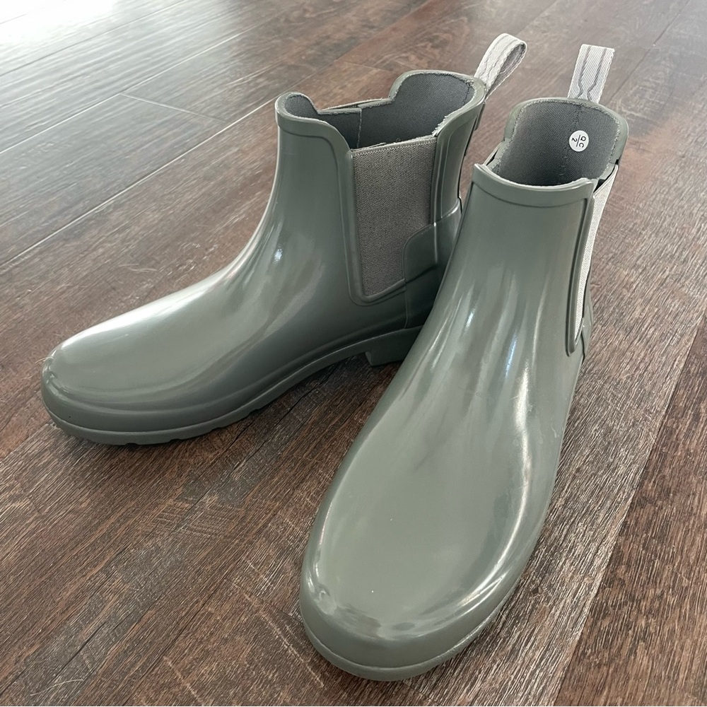 Hunter Rain Boots - Picture 2 of 5